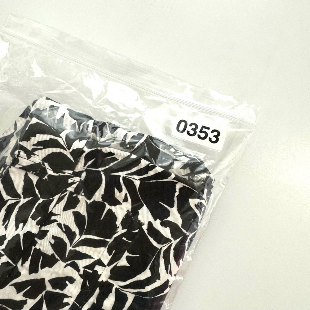 J. Crew Women’s Sz 2 Black & White Floral Cotton Casual 5" Chino Shorts Casual - Picture 11 of 11